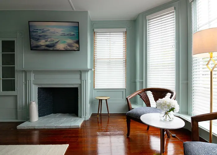 The Burbank Rose Inn